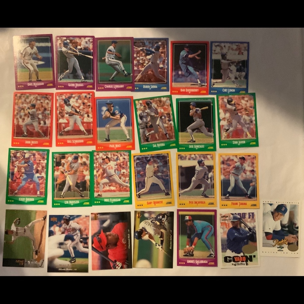 Bundle of Baseball Cards Lot 400
